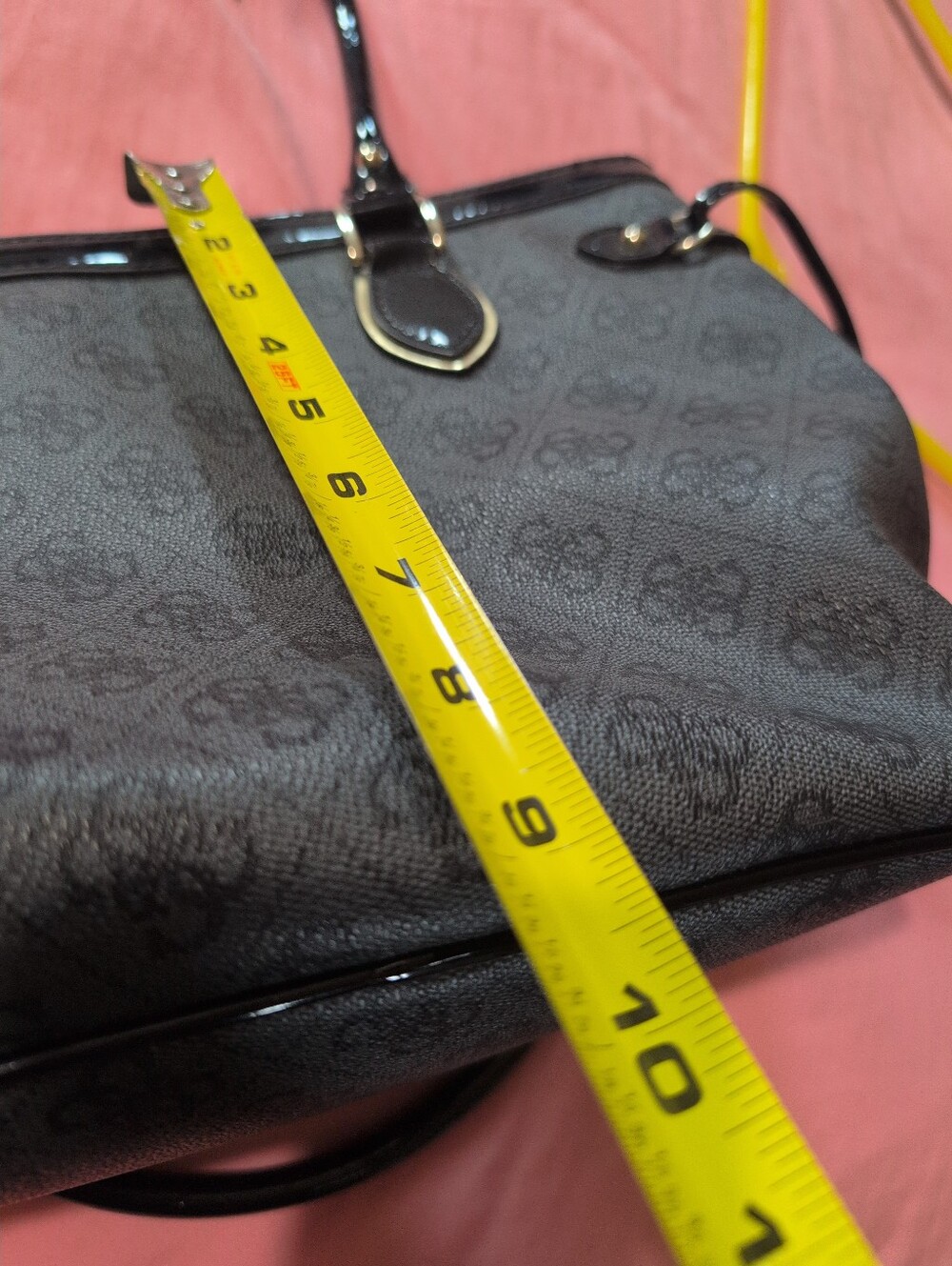 Guess Purse - Picture 10 of 10